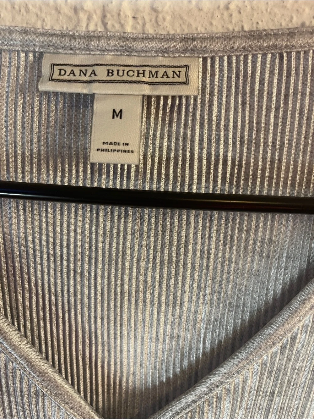 Dana Buchman Heather Gray V-Neck Twist Front Ribbed Top Size M - Picture 2 of 11
